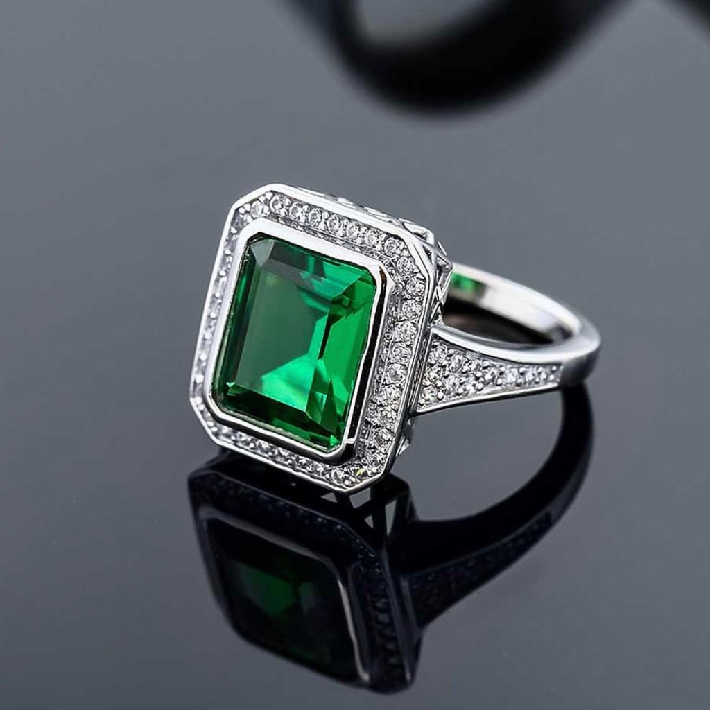 Size 7 Emerald Ring